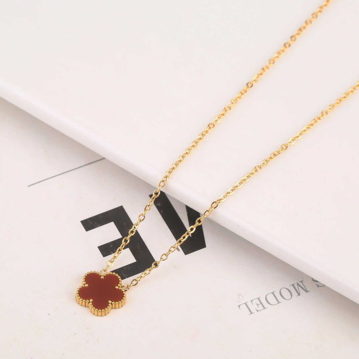 CLOVER | RED NECKLACE