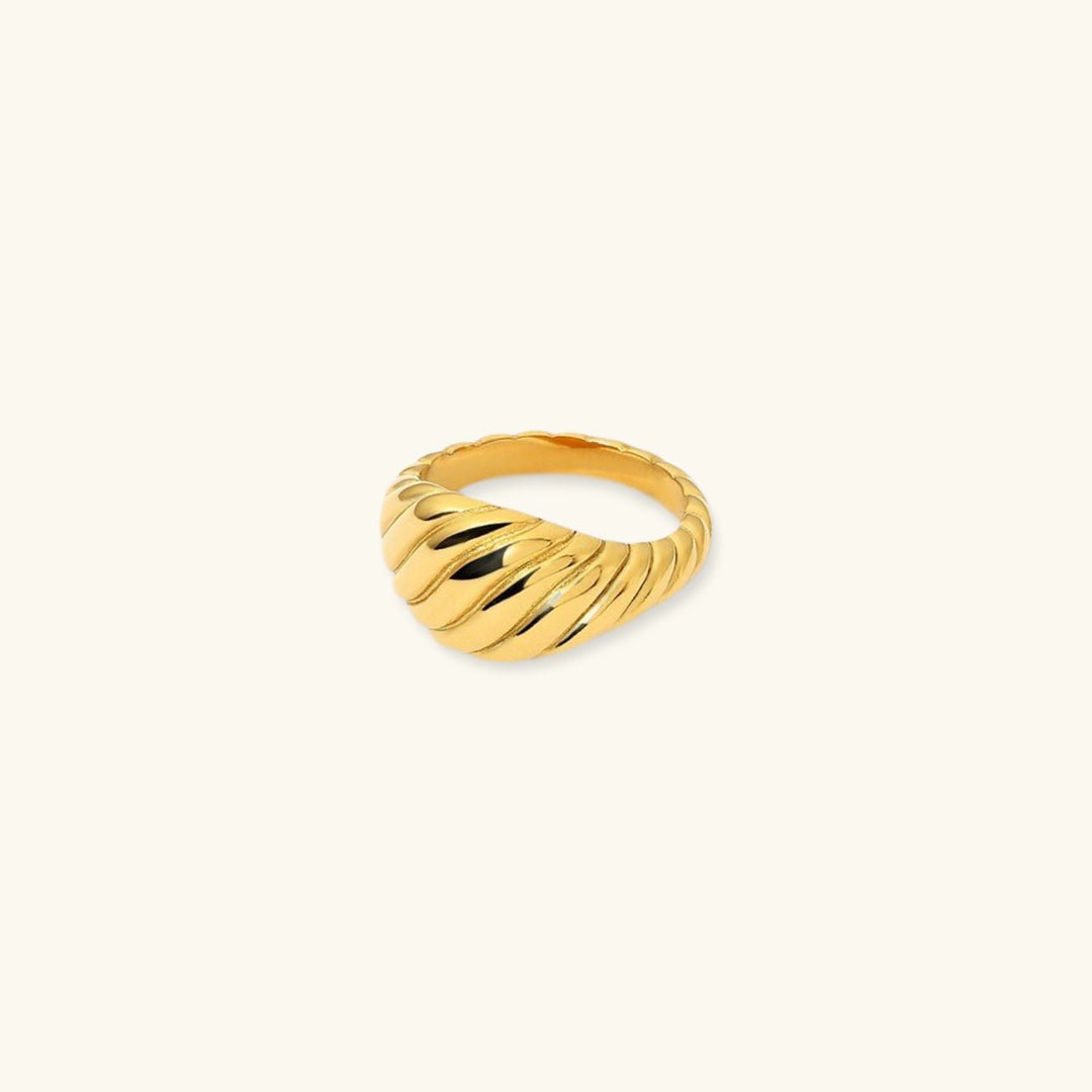 Ylenna Gold Croissant Ring